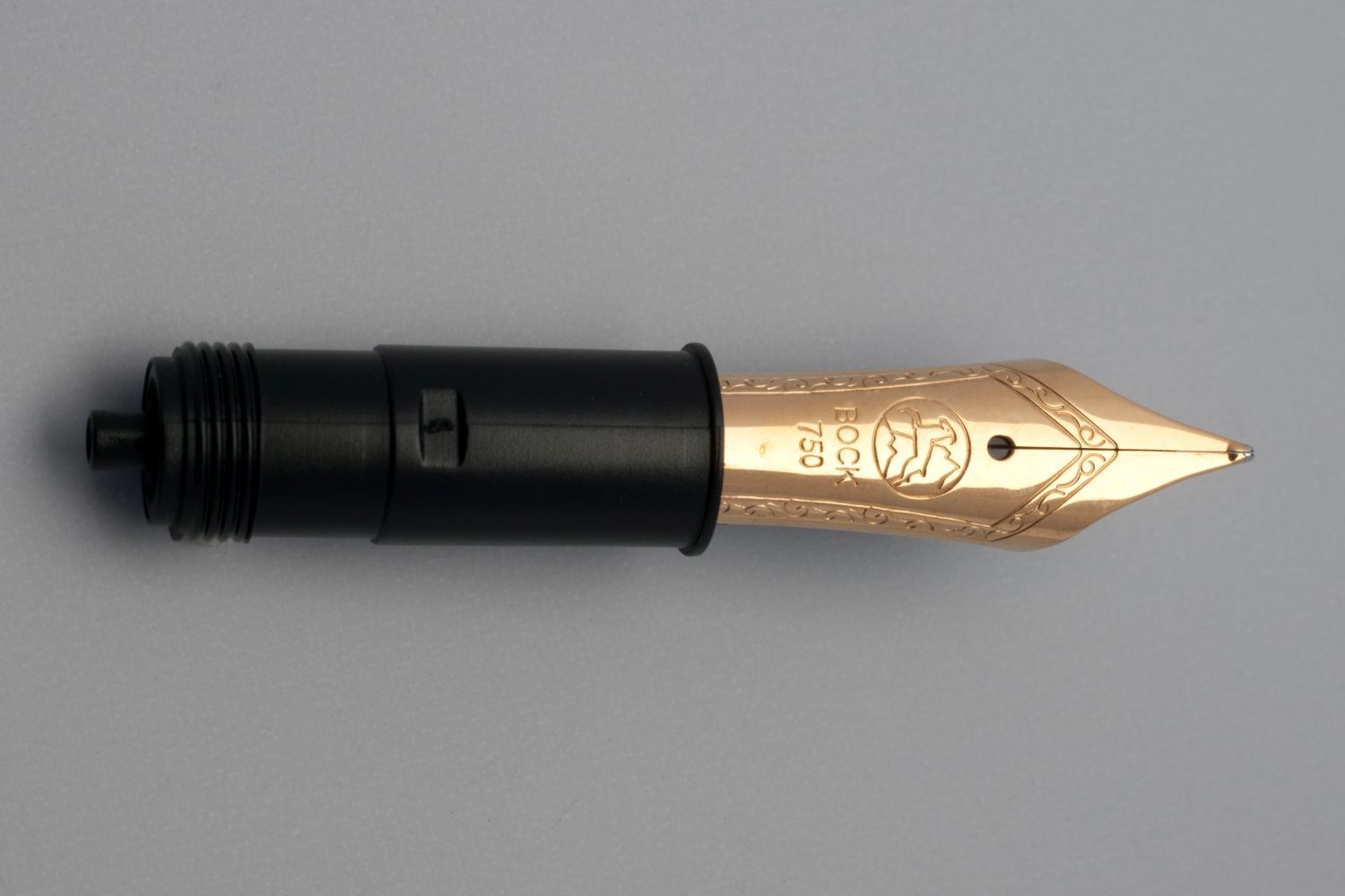 Large-sized, short nib, including an ink-feed system