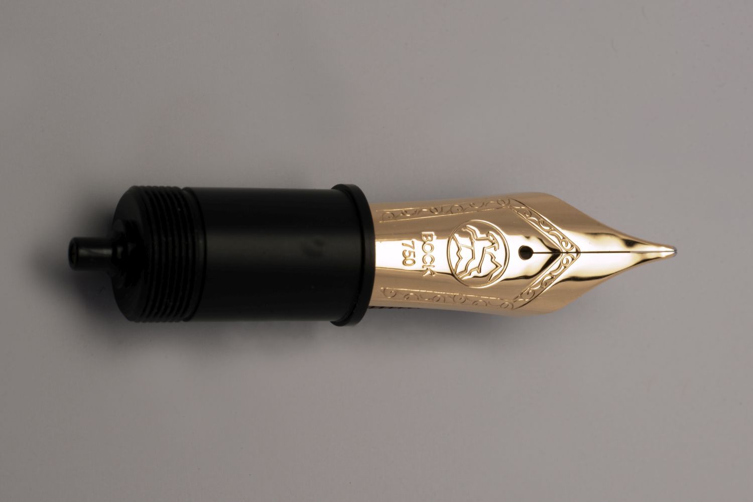 Extra-large nib, including an ink-feed system